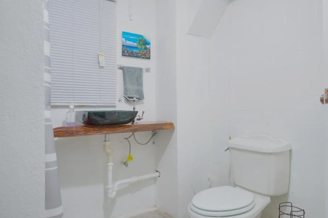 Hillcrest Hostel Nassau